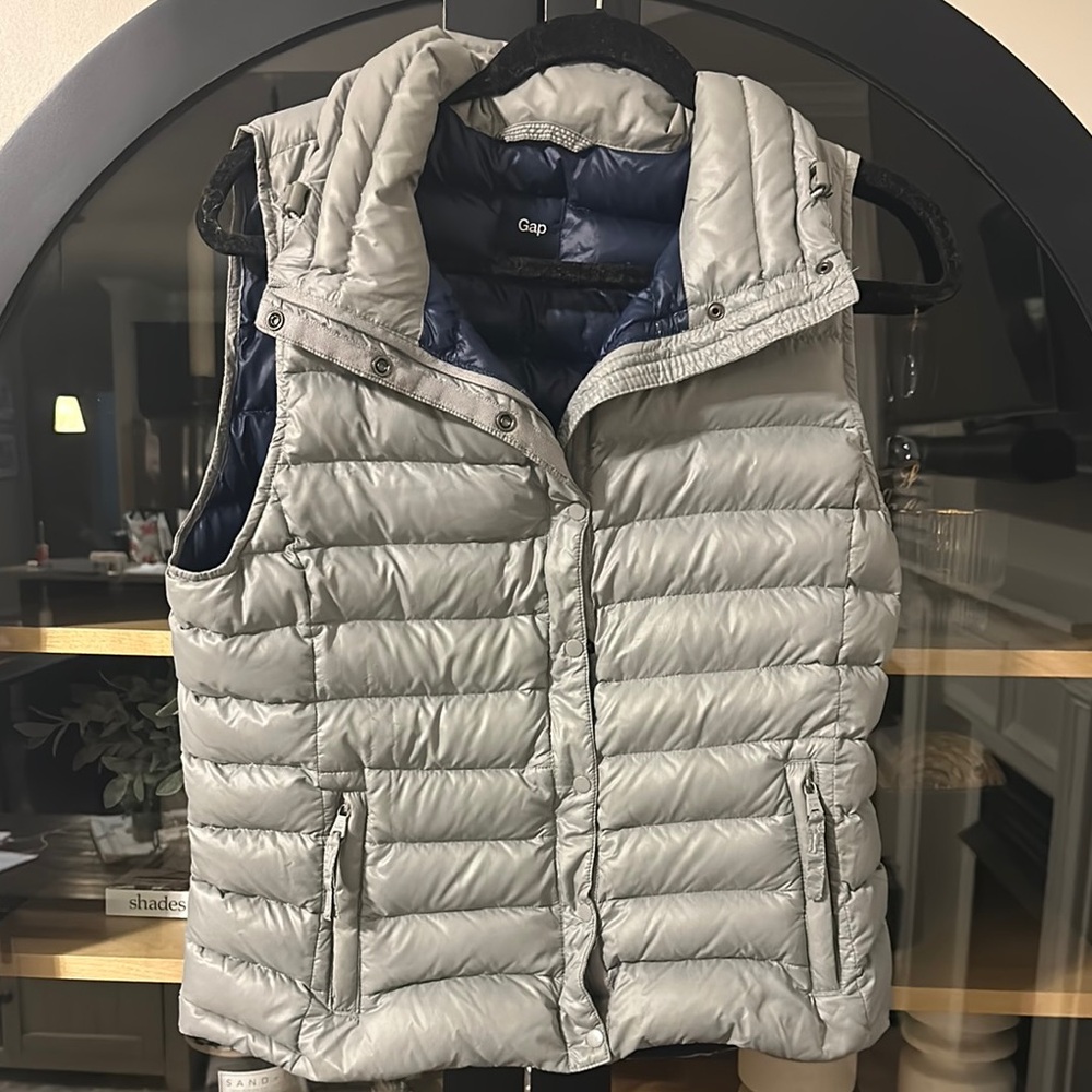 !!2for$15!! GAP Gray Sleeveless Puffer Vest with High Collar and Quilted Design